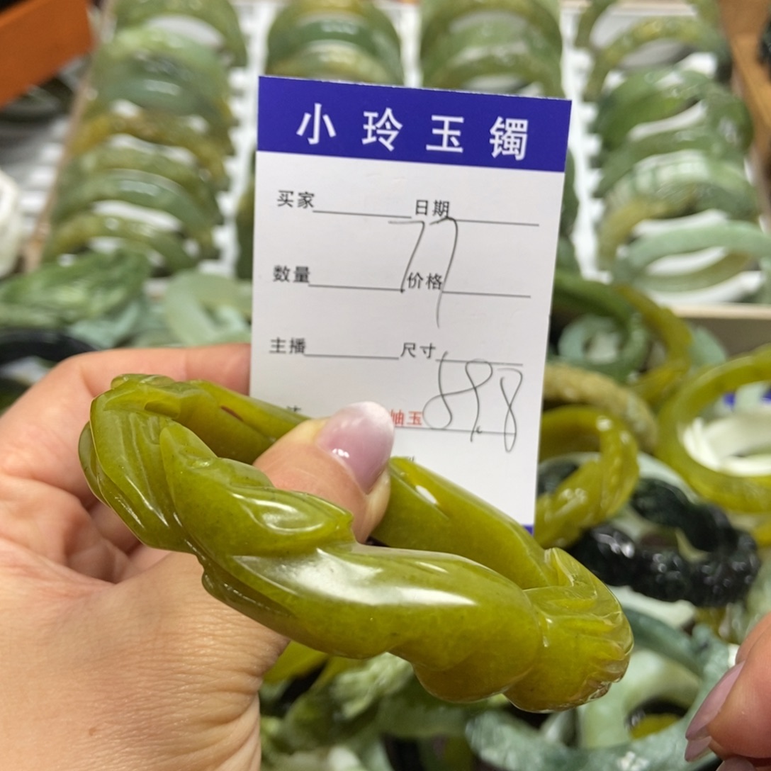 蛇纹石玉手镯未镶嵌