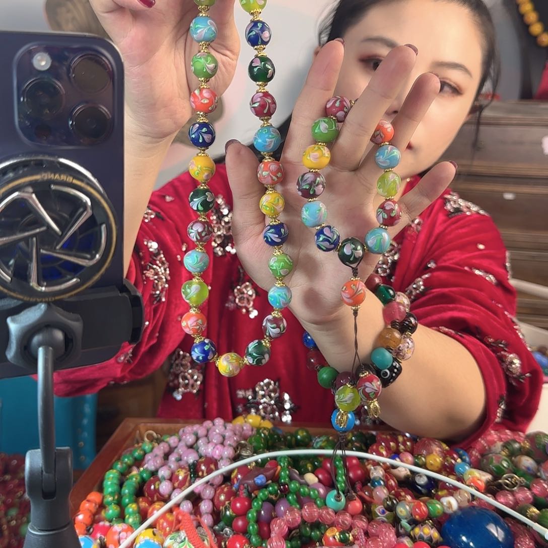 玻璃颈饰用****9老琉璃的故事是一个人的
