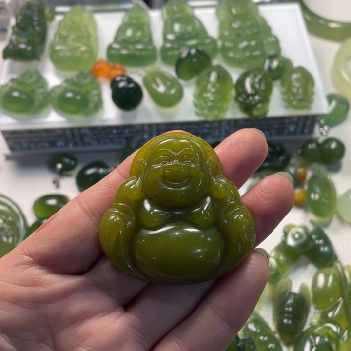 岫玉未镶嵌颈饰吊坠