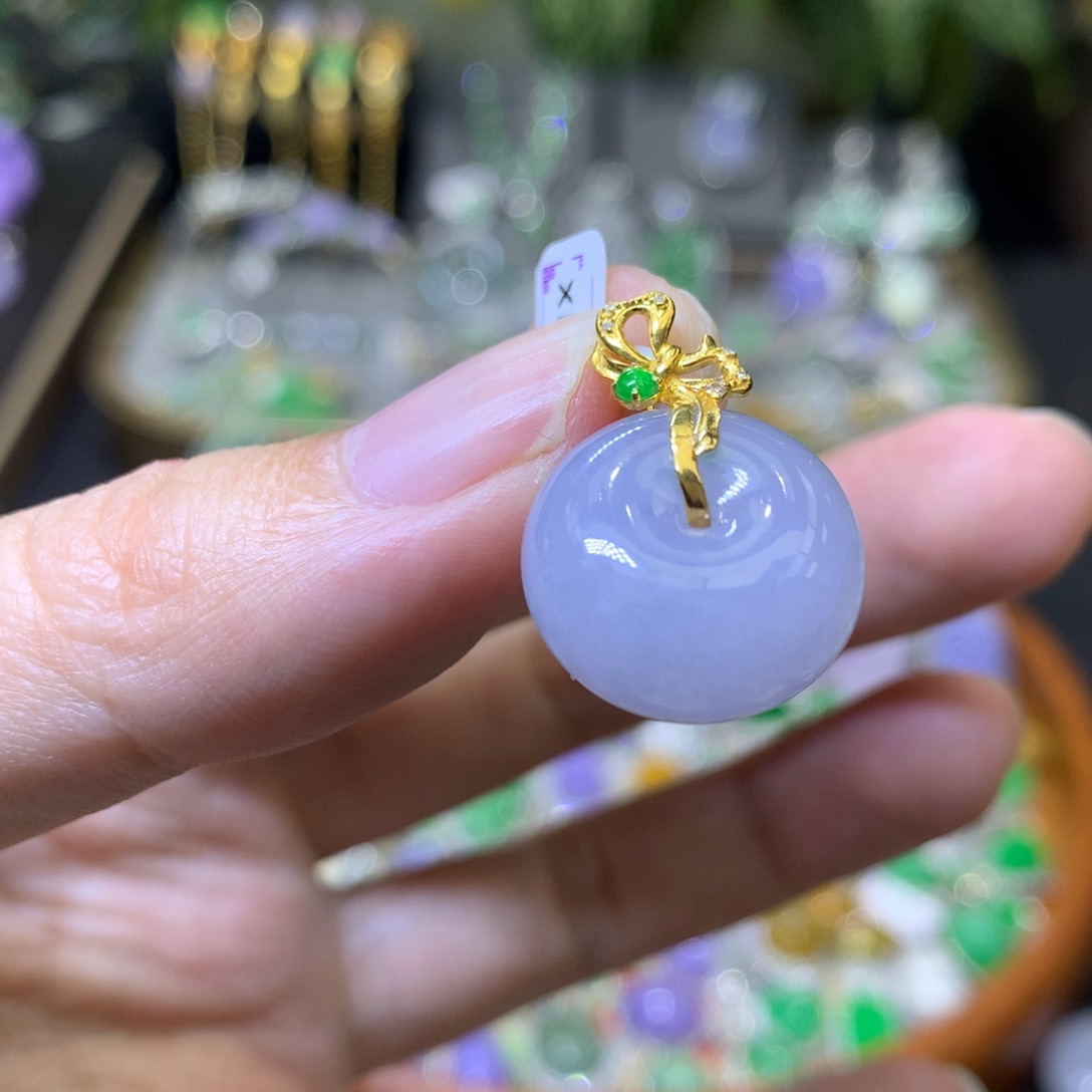 颈饰18K金镶嵌翡翠