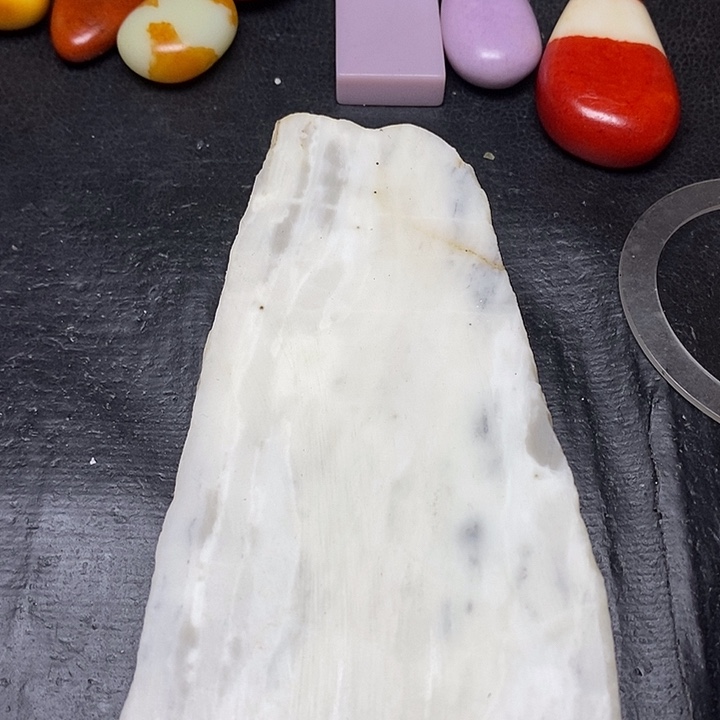 和田玉未镶嵌耳饰