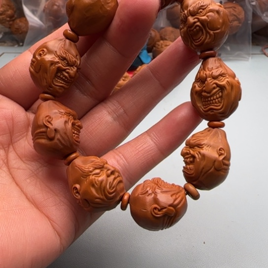 橄榄核手串雕刻工艺