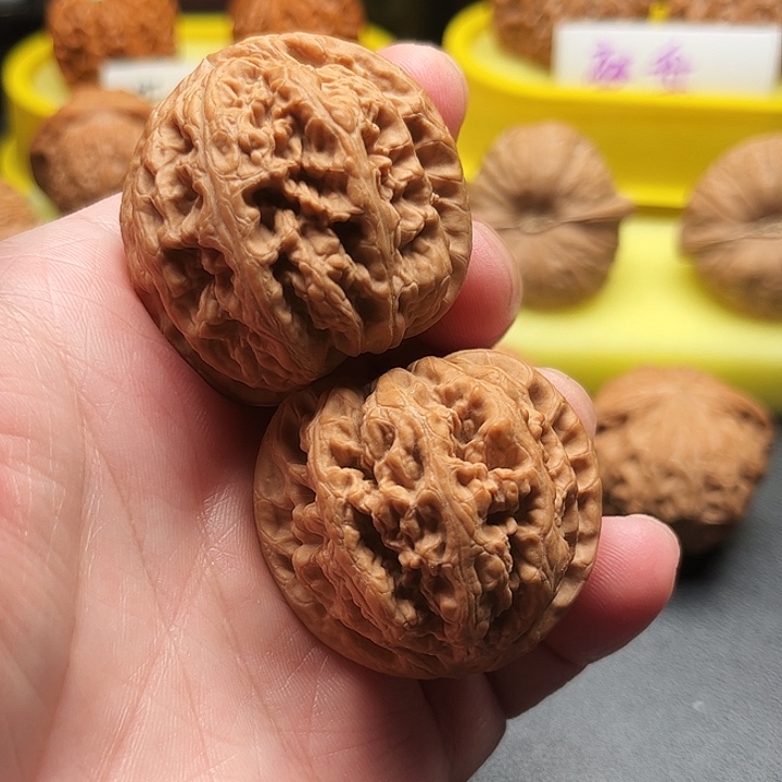 文玩核桃吊坠粗筋