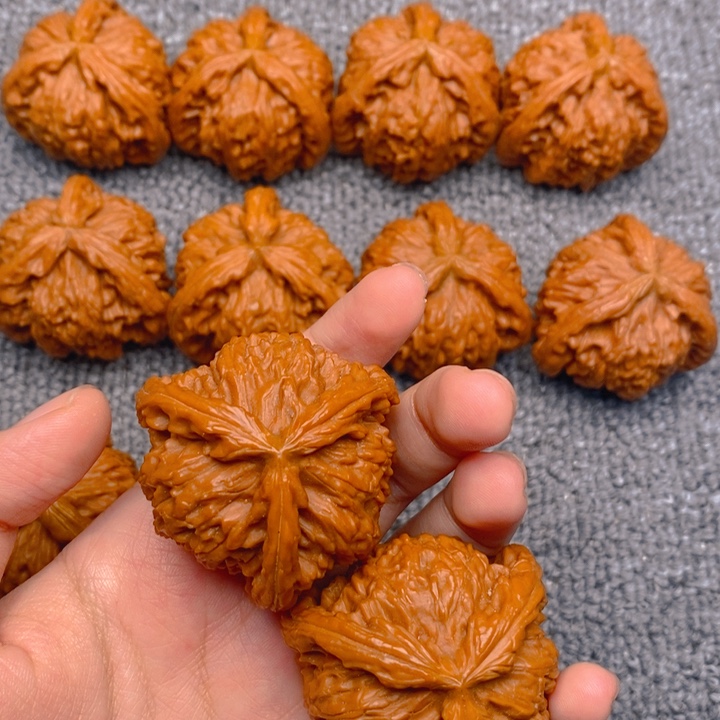 W***。文玩核桃把件文玩核桃