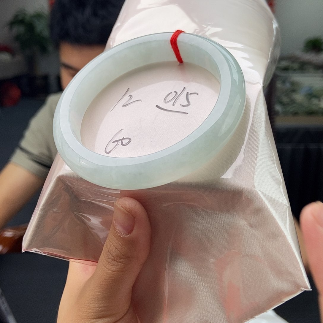 翡翠手镯未镶嵌颜色多样性发拍一发一