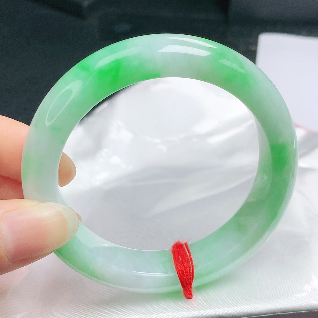 翡翠未镶嵌手镯正