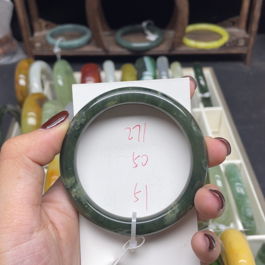 懒***哈蛇纹石玉未镶嵌手镯