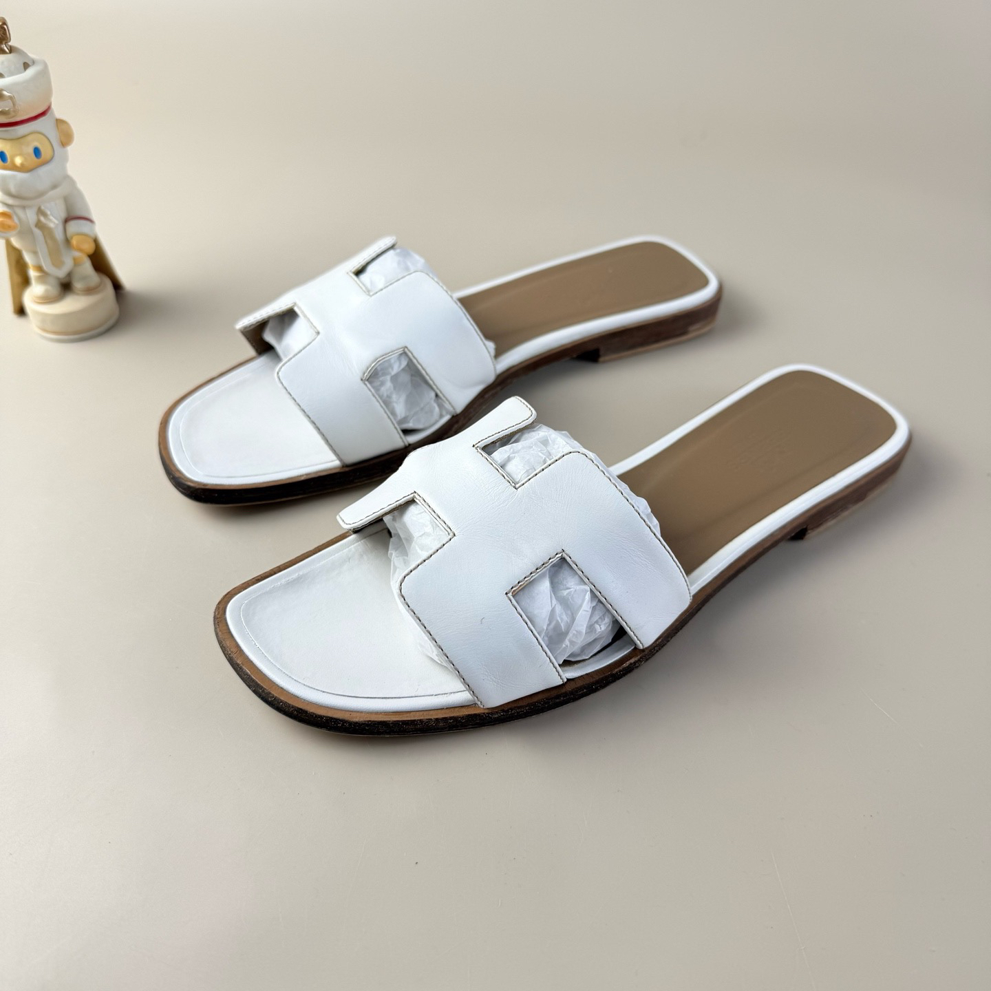 95新 Hermes/爱马仕 纯白H拖鞋 37.5码 YLP4259