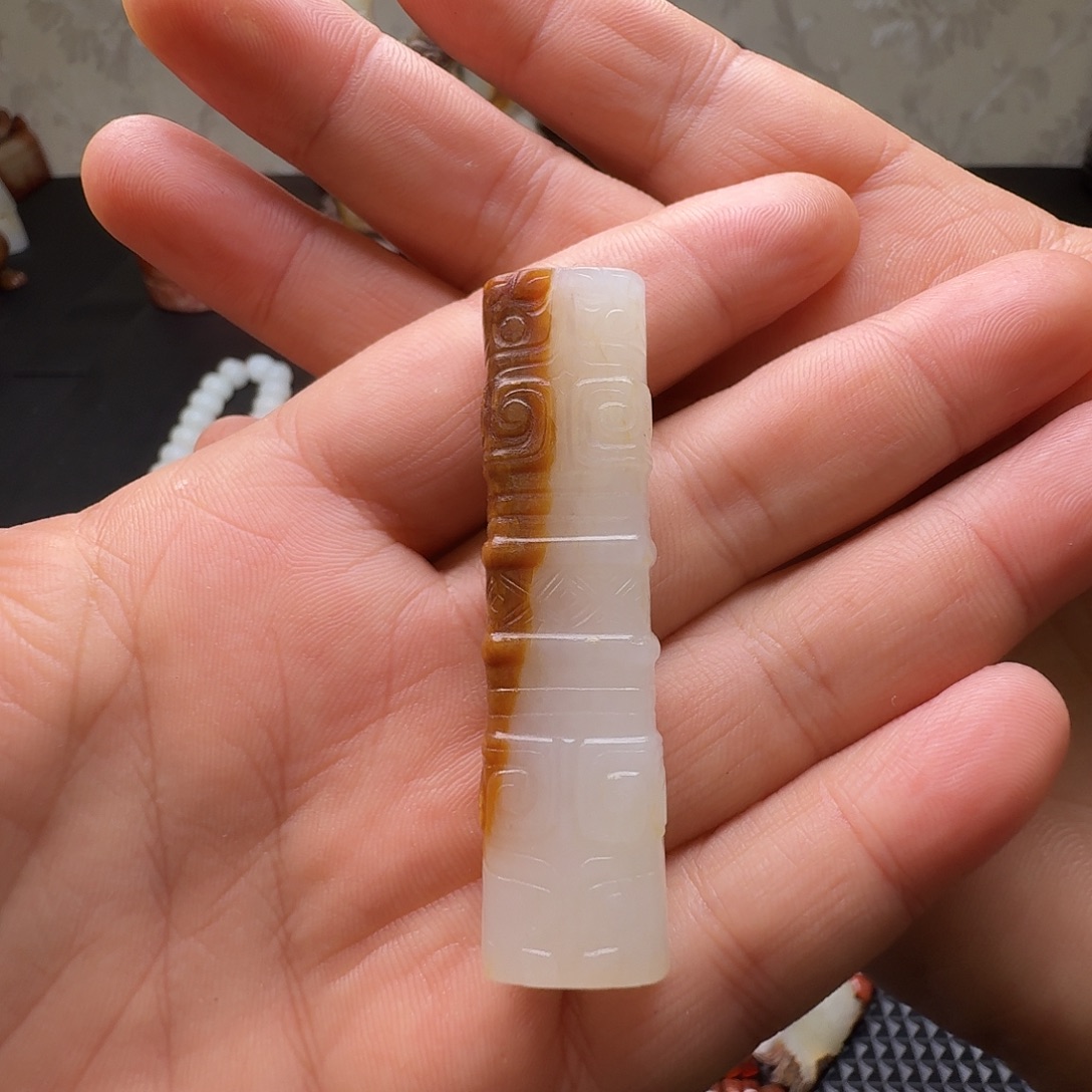 往***忧和田玉未镶嵌颈饰