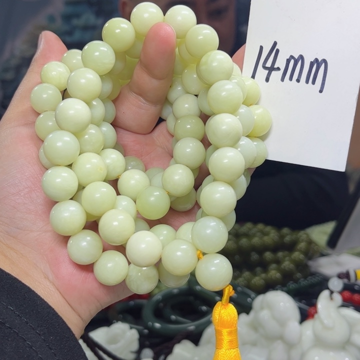 蛇纹石玉颈饰多样性发货未镶嵌