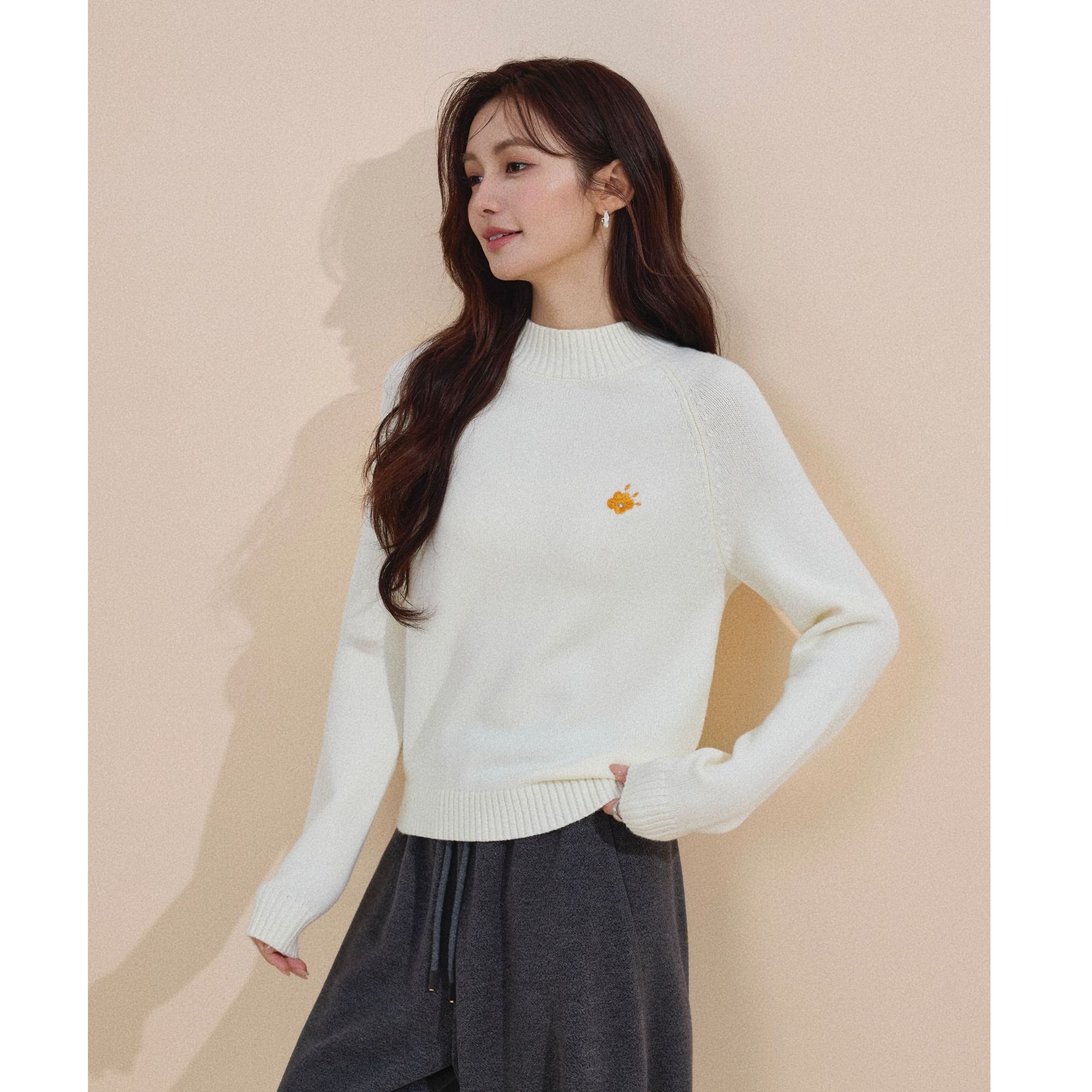 【心域初蕊】茵曼25秋冬童趣小花图案刺绣套头毛衣保暖百搭针织衫女