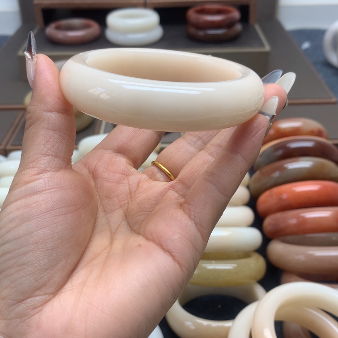 石英质玉未镶嵌手镯