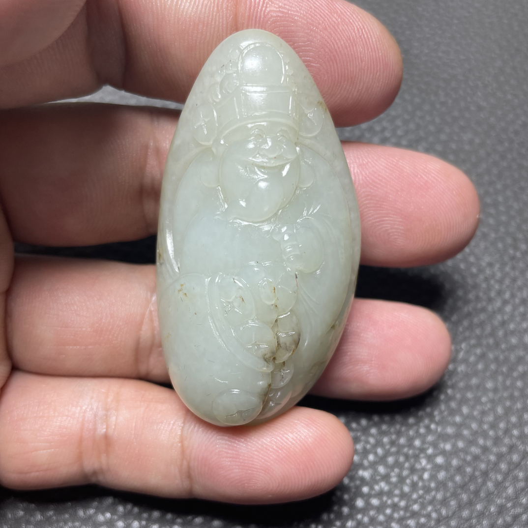 新疆和田玉白皮财神做工精致料脂细腻