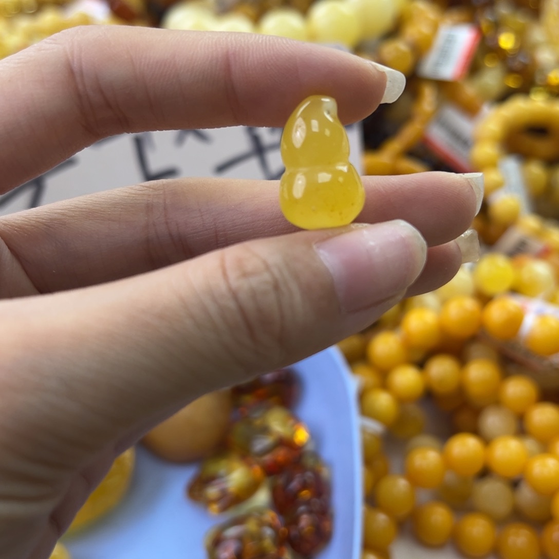 琥珀珠宝奇石未镶嵌