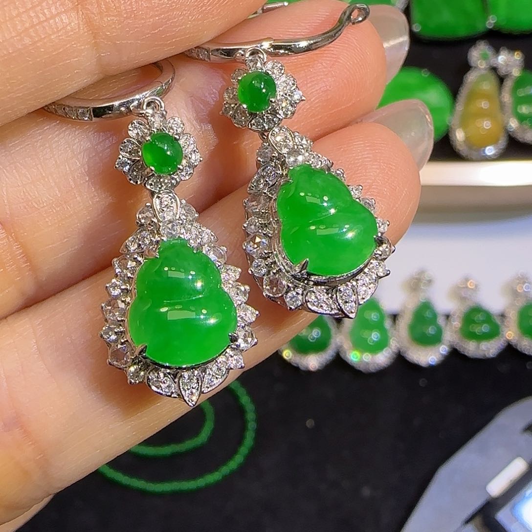 翡翠耳饰18K金镶嵌正阳绿