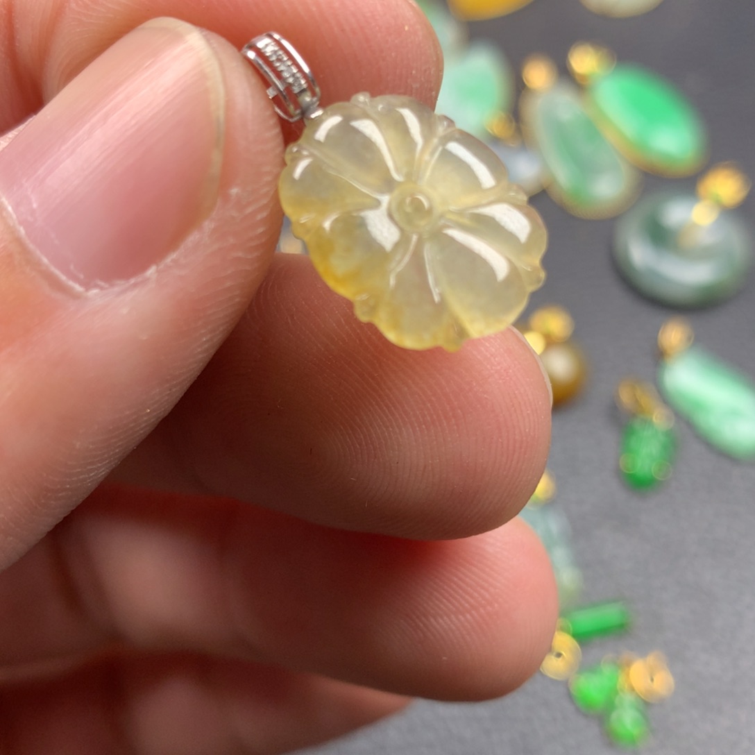 【闪购商品】颈饰18K金镶嵌翡翠翡翠