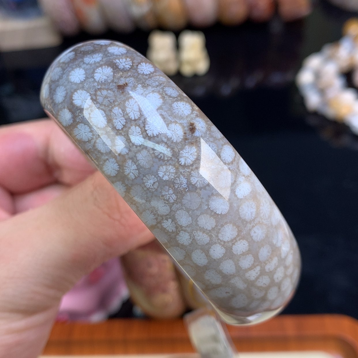 【闪购商品】颈饰未镶嵌硅化珊瑚（珊瑚玉）23号黑咖色小花花58.8圈