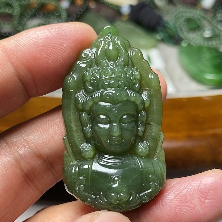 喜***洋和田玉（碧玉）未镶嵌颈饰