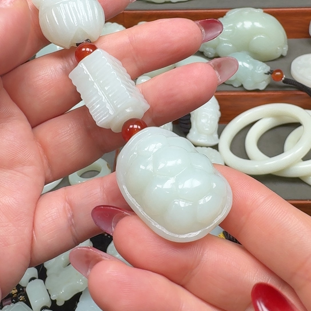 用***7和田玉未镶嵌把件