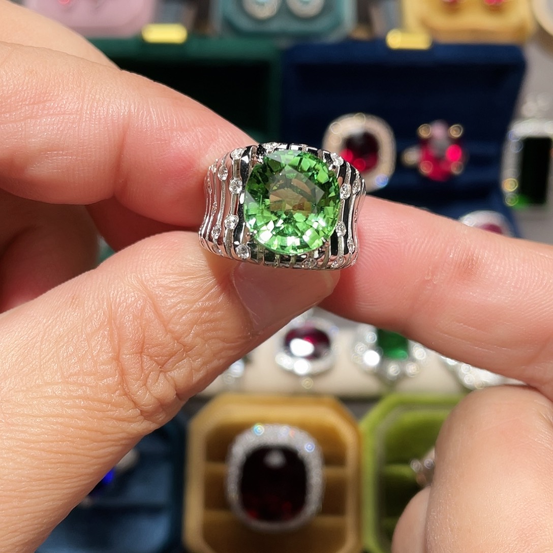 戒指18K金镶嵌碧玺7.38ct