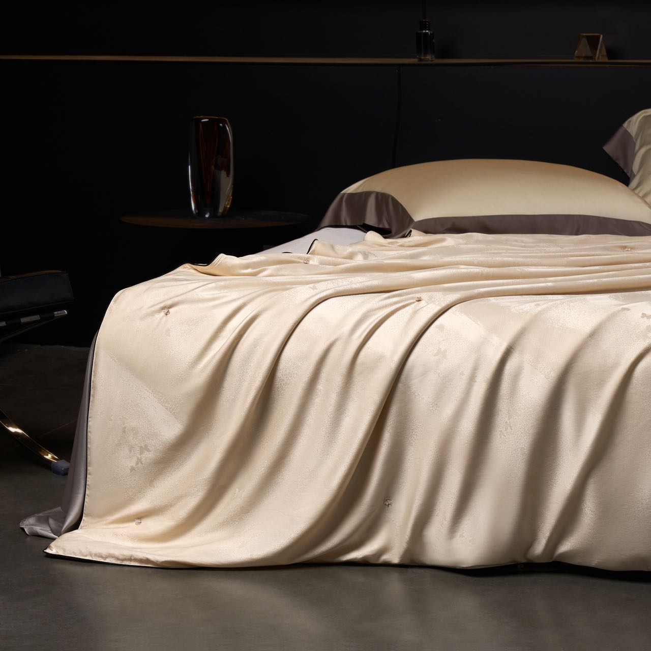 100%7A太湖蚕丝被手工礼包人工定位提花工艺轻奢纯色双面四季通用