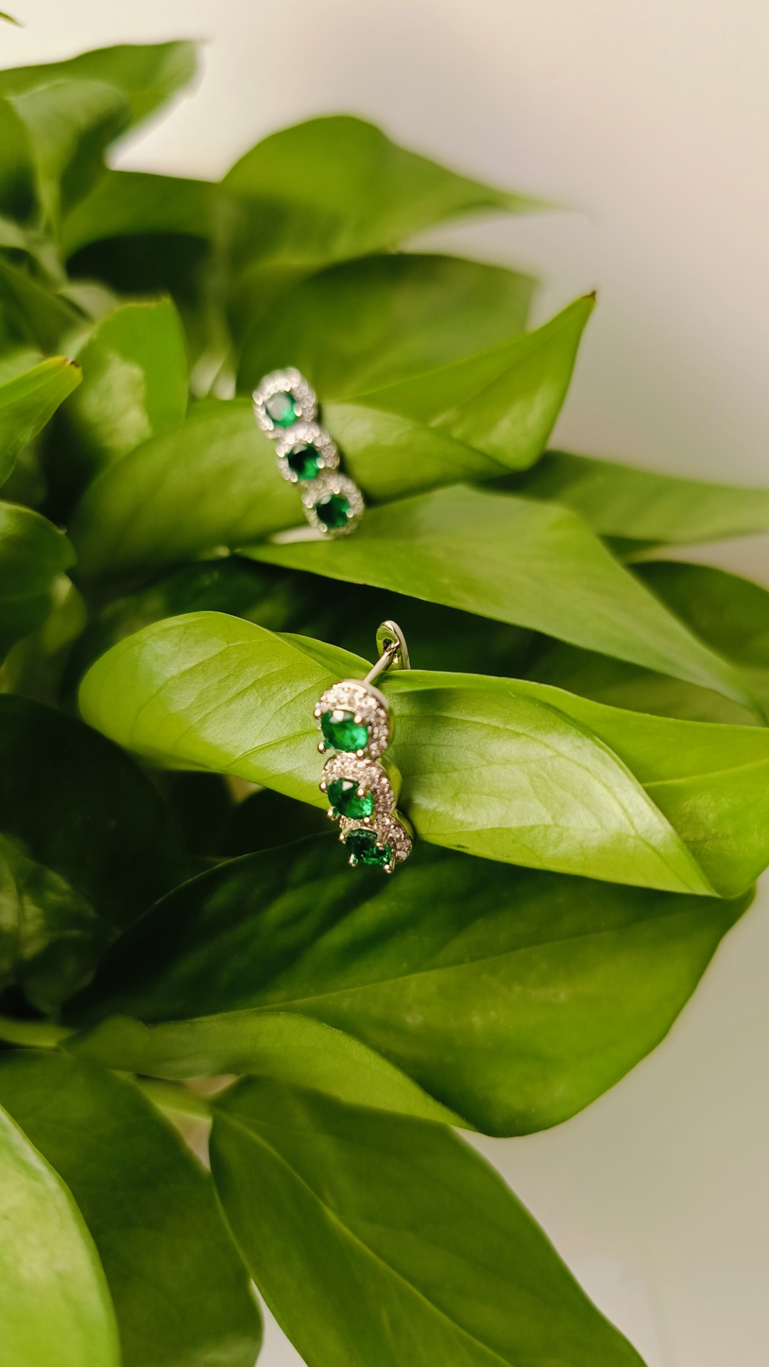  H-99祖母绿三石耳扣