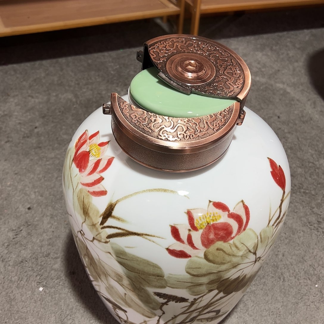 手绘荷花福利款金属盖