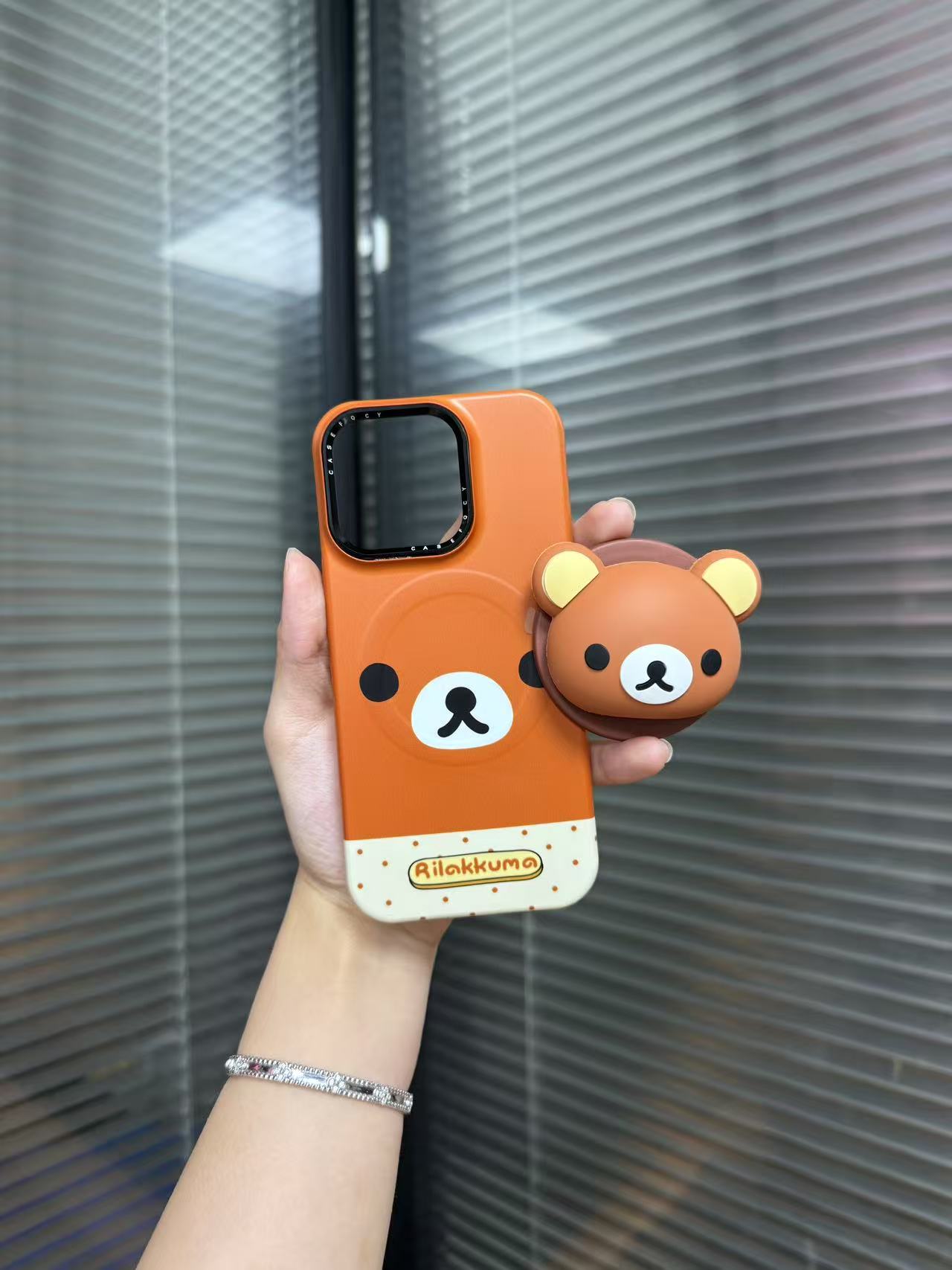 敲可爱硅胶轻松熊菲林磁吸手机壳一套