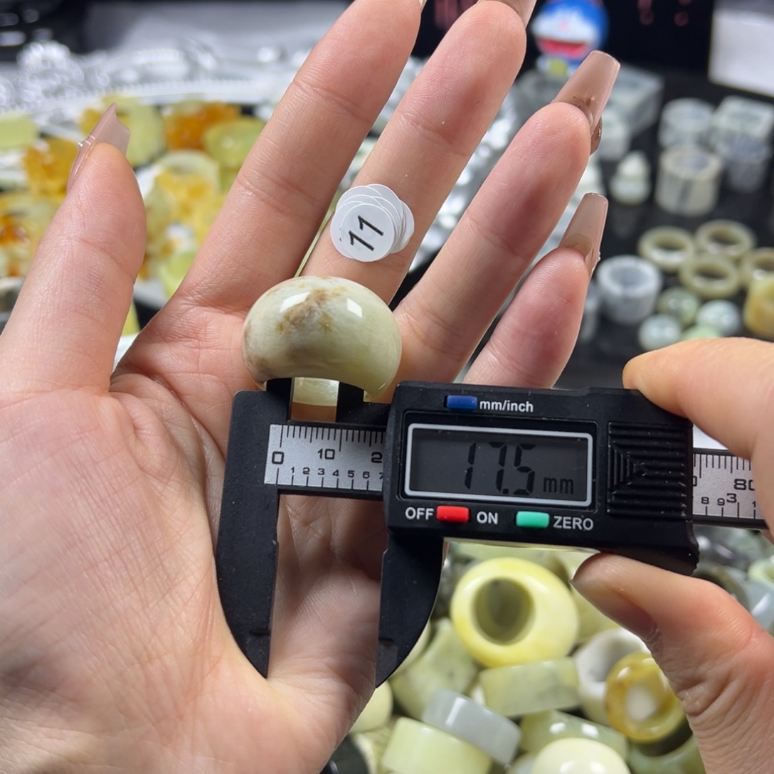 蛇纹石玉未镶嵌戒指