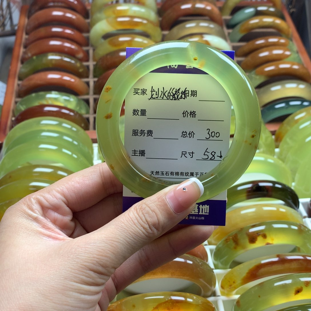 蛇纹石玉手镯未镶嵌划****费