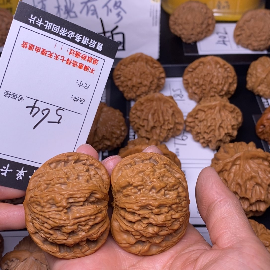 文玩核桃吊坠564虎头48