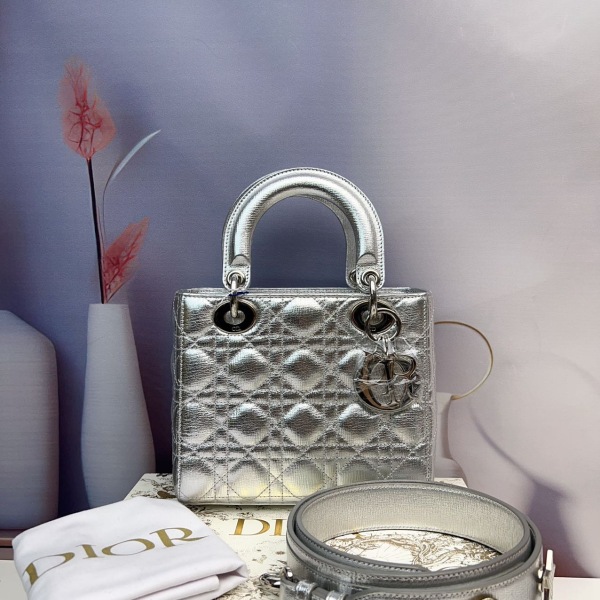 99新/迪奥/市场价40000/包包/250306XZ0029