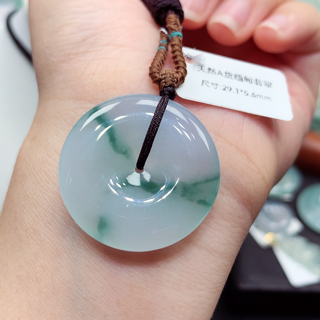 翡翠未镶嵌颈饰编号36，29.1/5.6