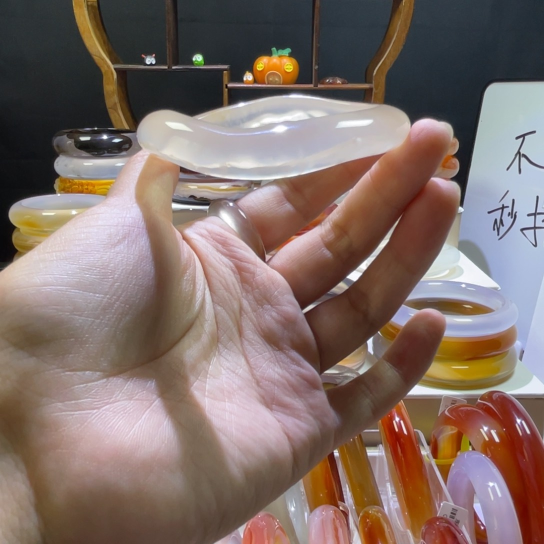 洢***玛瑙/玉髓手镯未镶嵌