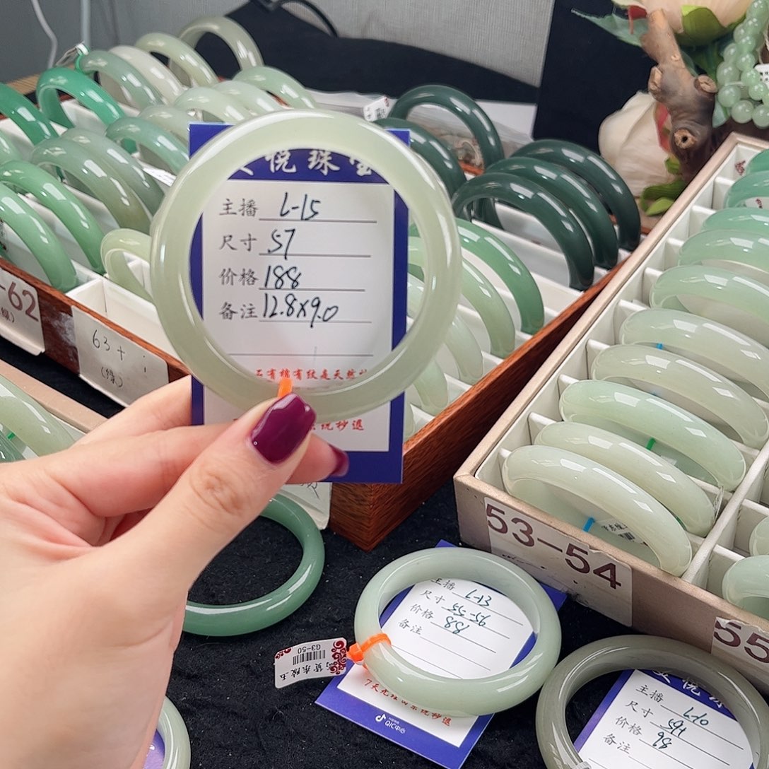 未镶嵌手镯石英质玉