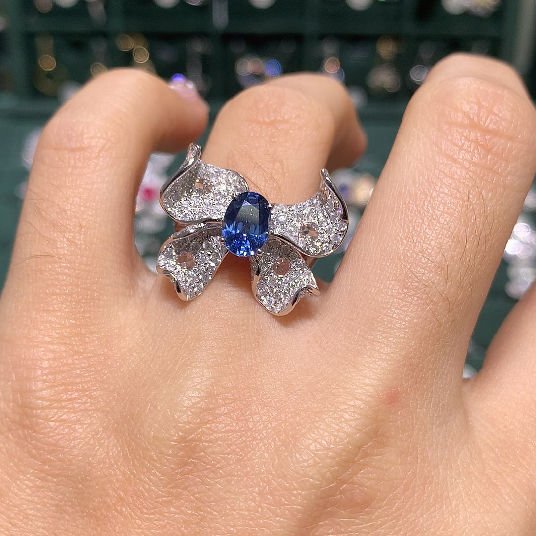 蓝宝石戒指18K金镶嵌