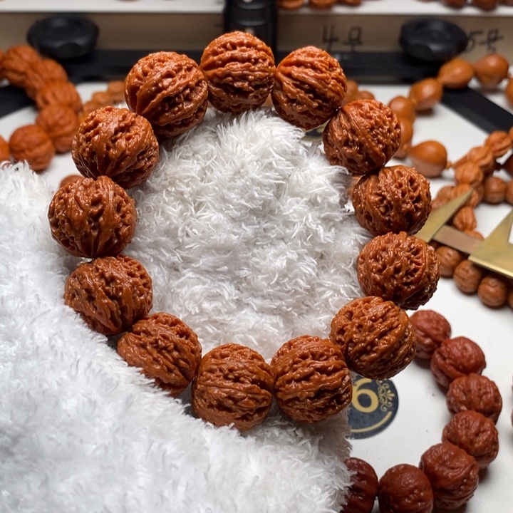 山***沟文玩核桃吊坠23落地红