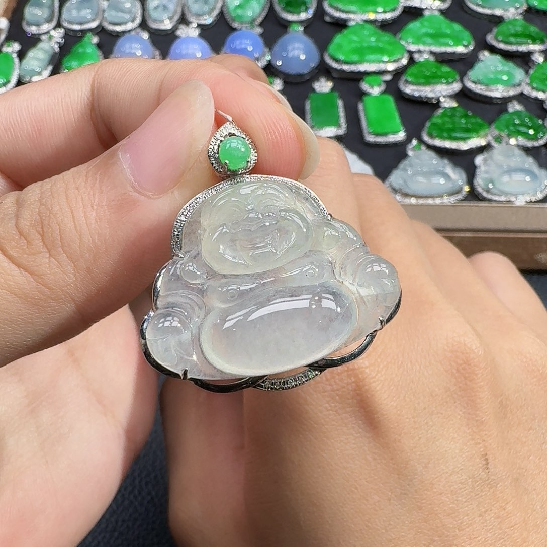 颈饰18K金镶嵌翡翠