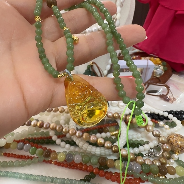 和田玉（碧玉）未镶嵌颈饰4左右设计款带佛公天然结构