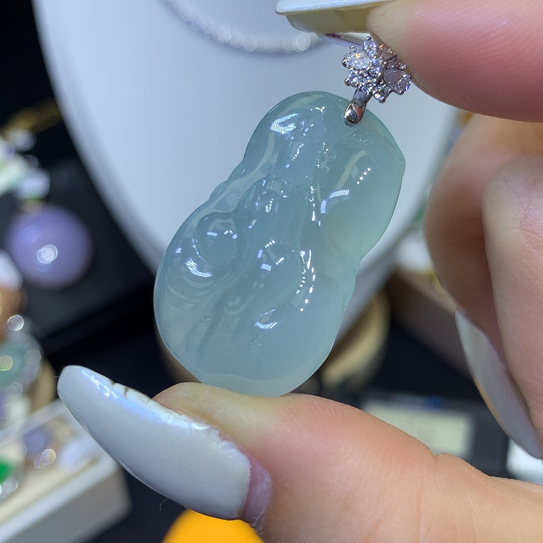 翡翠18K金镶嵌颈饰