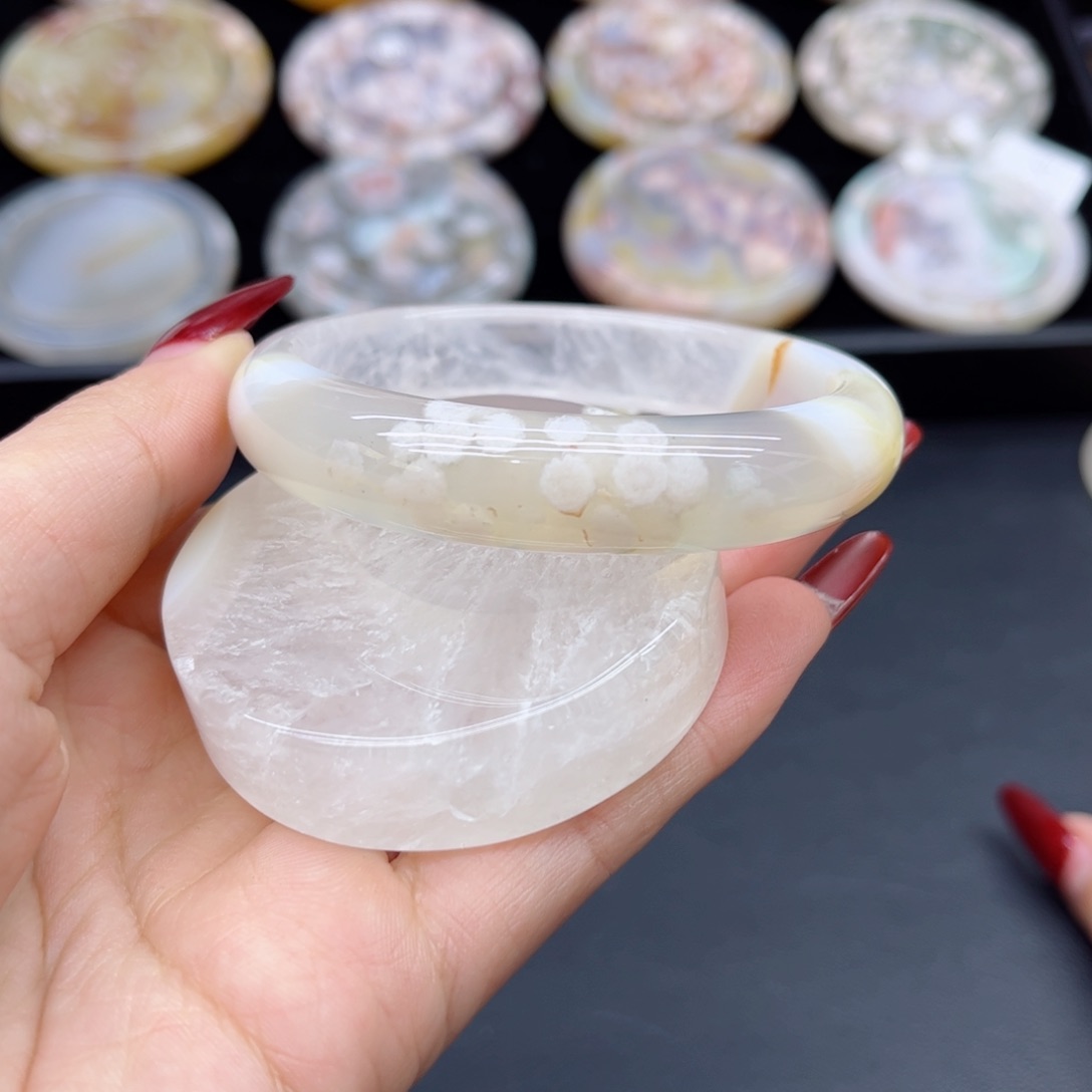 玛瑙/玉髓手镯未镶嵌5556