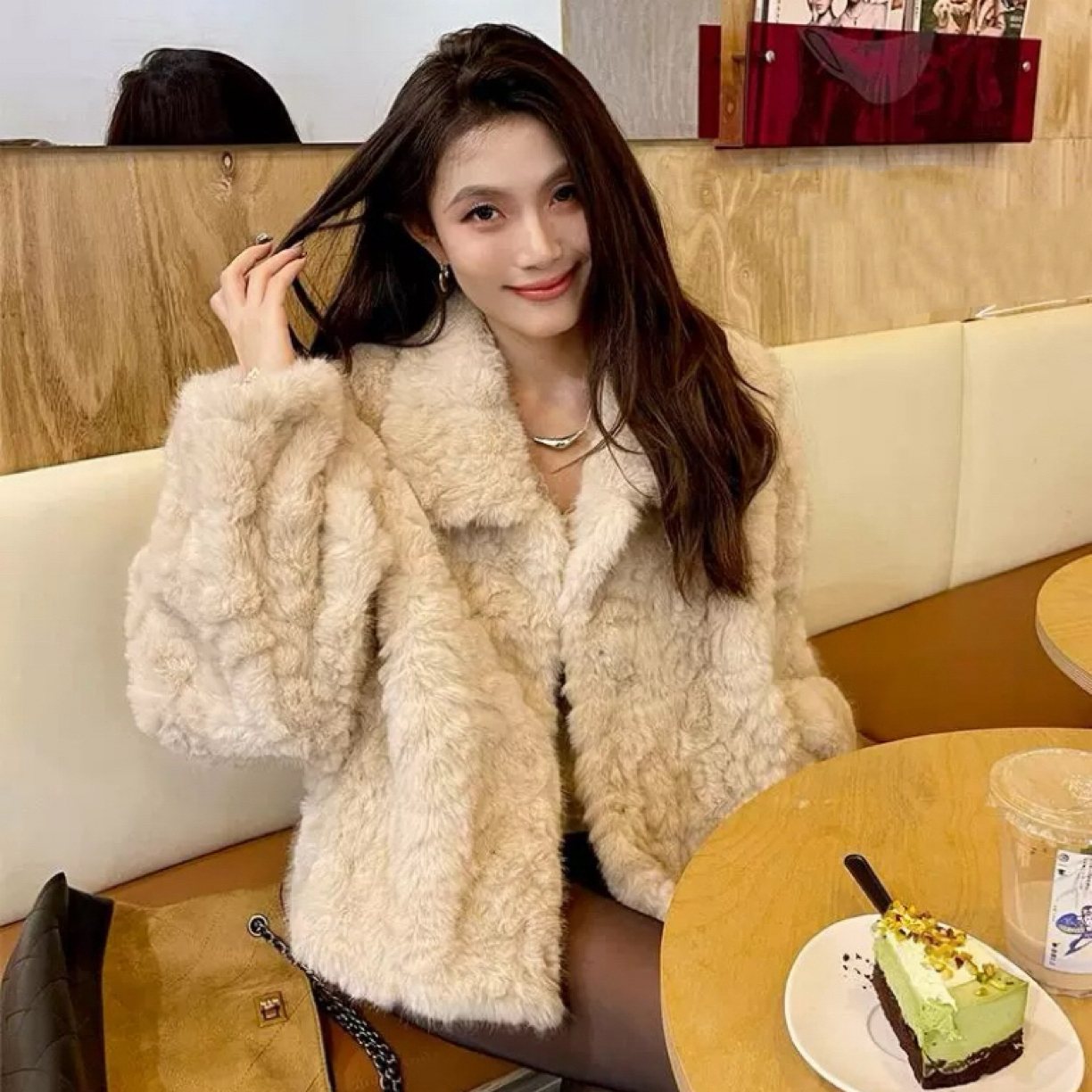 【松果派对】2025新款小湖羊短款女立领蝙蝠袖毛毛时尚精致通勤外套