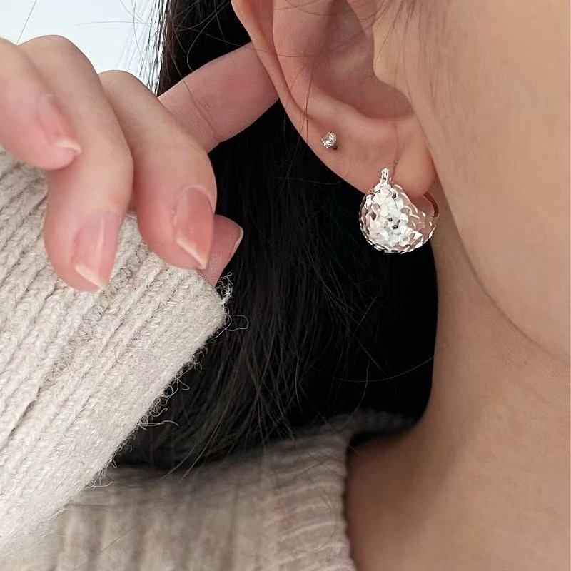 925银耳饰 【艾比银】爆闪碎冰冰松果耳扣