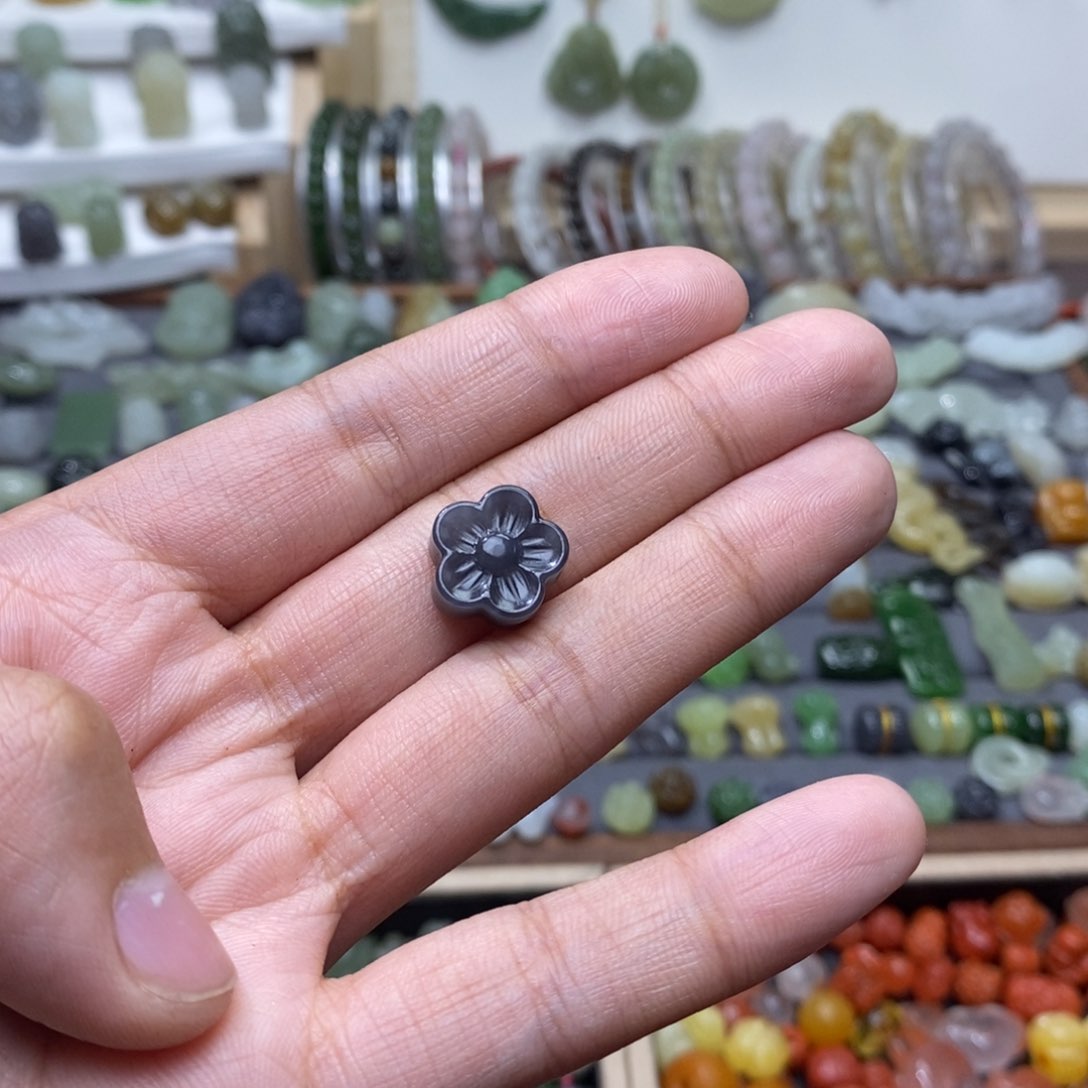 和田玉颈饰未镶嵌飞***絮