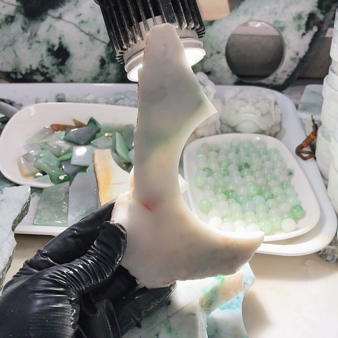 翡翠未镶嵌颈饰边角料