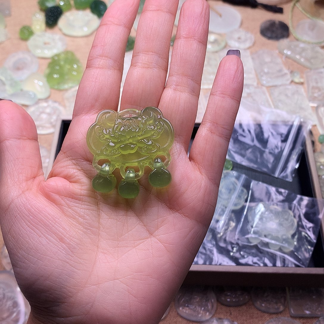 就****蛇纹石玉未镶嵌颈饰