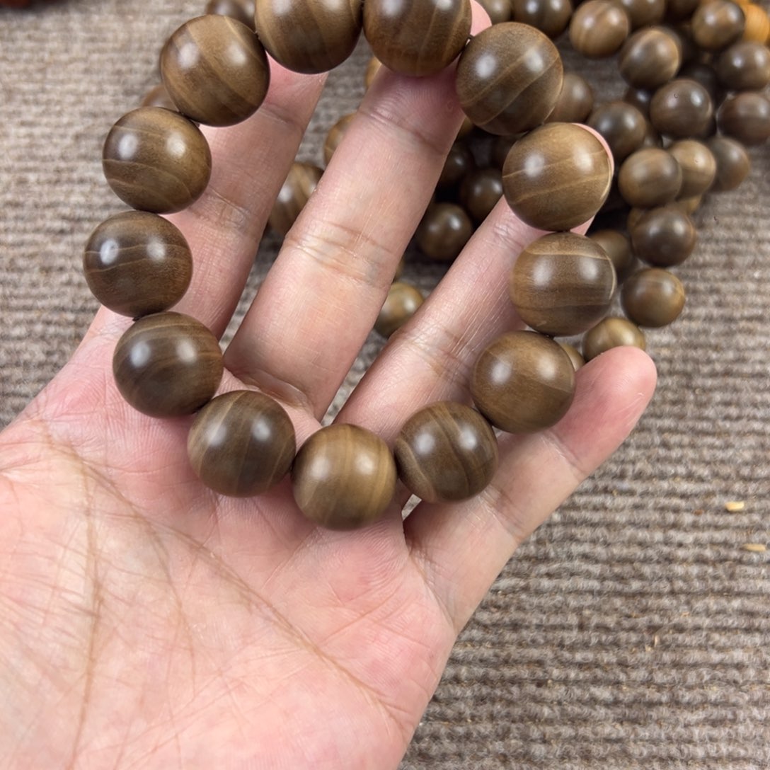 滕***S木檀香木1.8虎皮。。。。