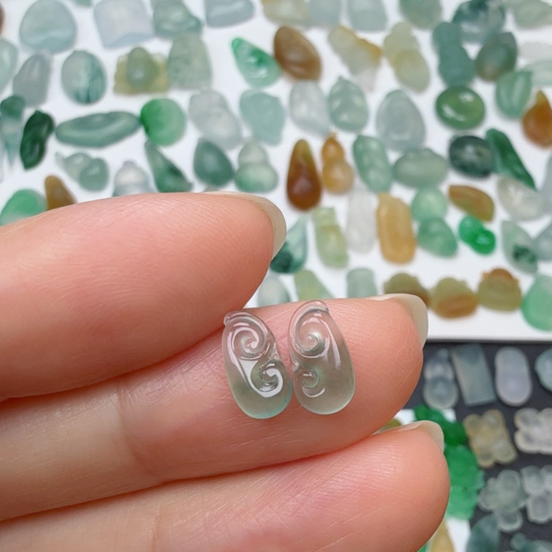 定制翡翠未镶嵌如意