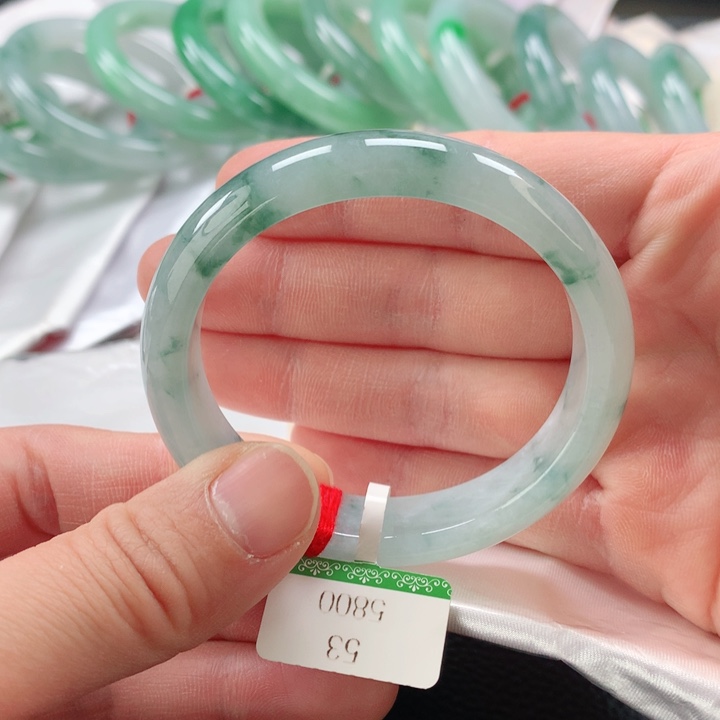 翡翠手镯未镶嵌缅甸A货翡翠手镯贵妃