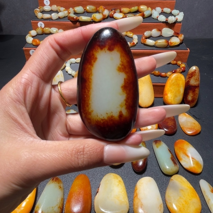 ****木和田玉未镶嵌颈饰